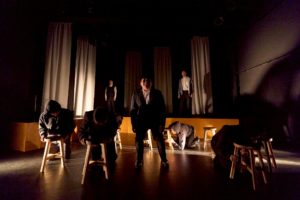 劇団光合聲雨降って自固まる